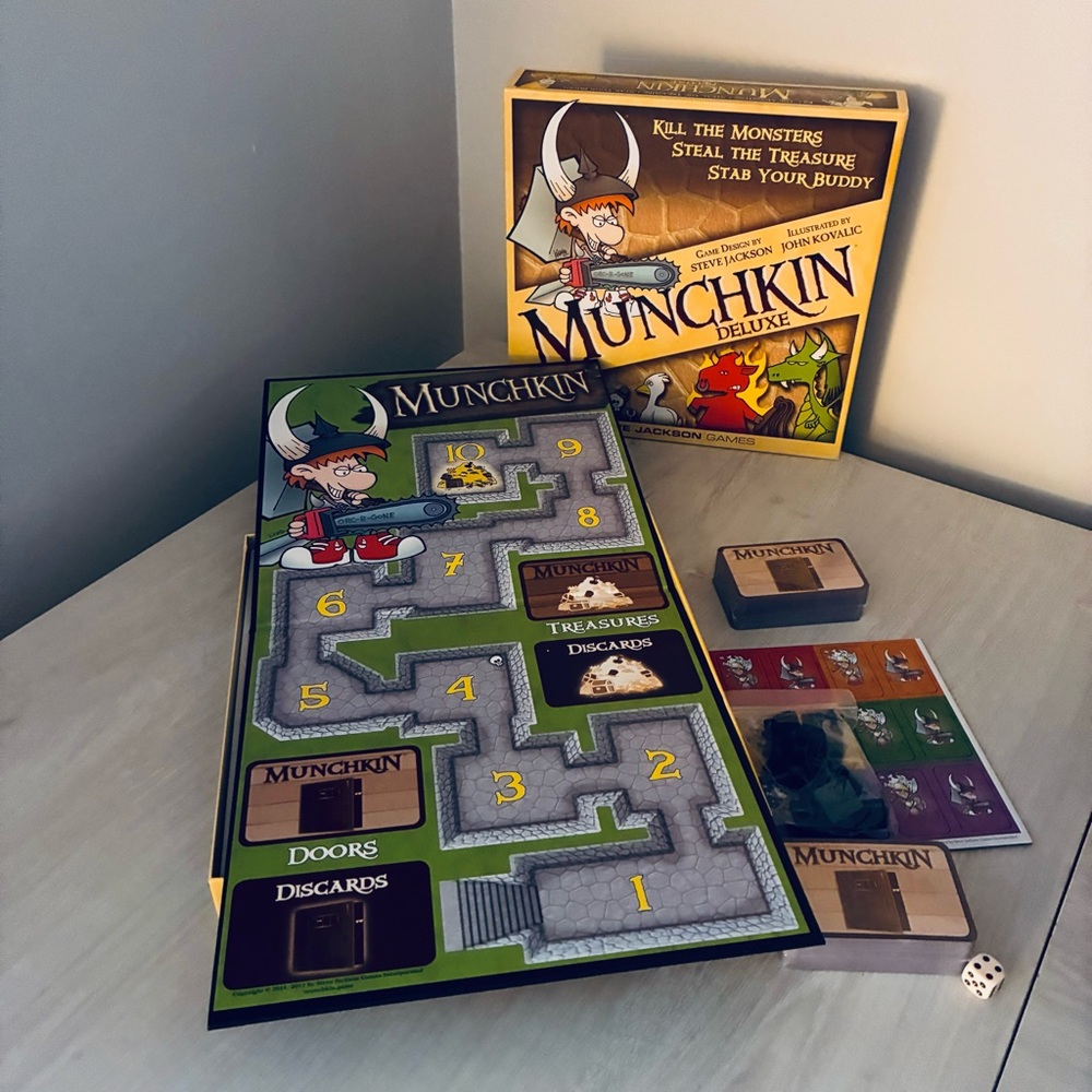 Munchkin Deluxe Board Game – Fantasy Card Game by Steve Jackson – Complete